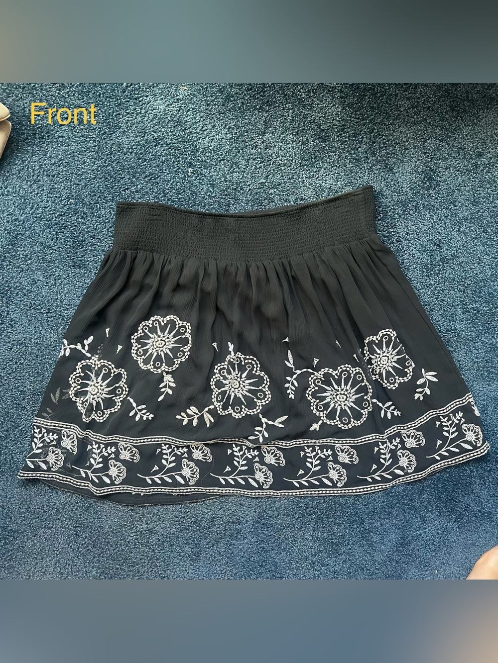 EUC Large White House Black Market Black Embroidered Skirt w/ elastic waistband